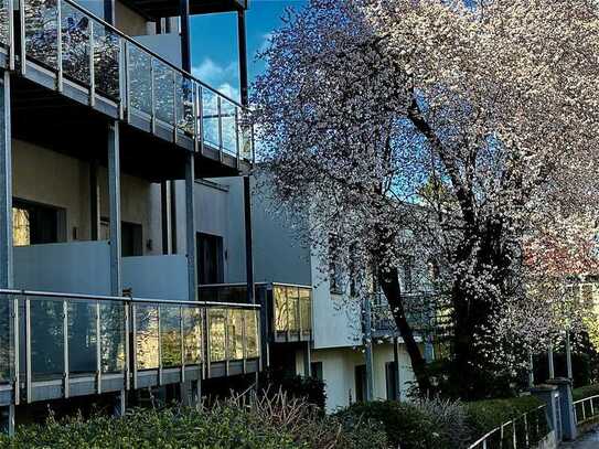 Bezugsfertige, sehr ruhige, vollständig renovierte 2-Zimmer-Wohnung mit EBK in Berlin-Dahlem