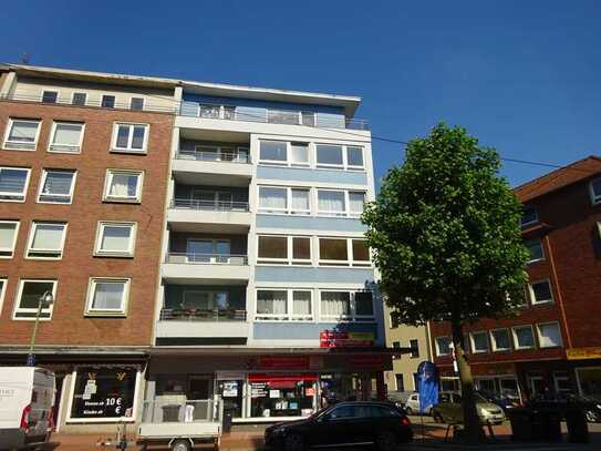 Wunderschöne 3-Zimmer-Wohnung mit Tageslichtbad mit Badewanne und Balkon im 1. Obergeschoss