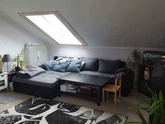 Exklusive, modernisierte 3-Zimmer-Dachgeschosswohnung mit EBK in Gilching