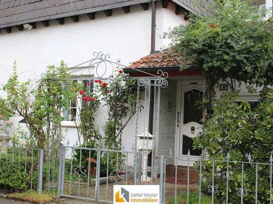 Historisches Gebäude auf großem Grundstück am Hanfbach. Wohnen und Gewerbe möglich! Provisionsfrei!