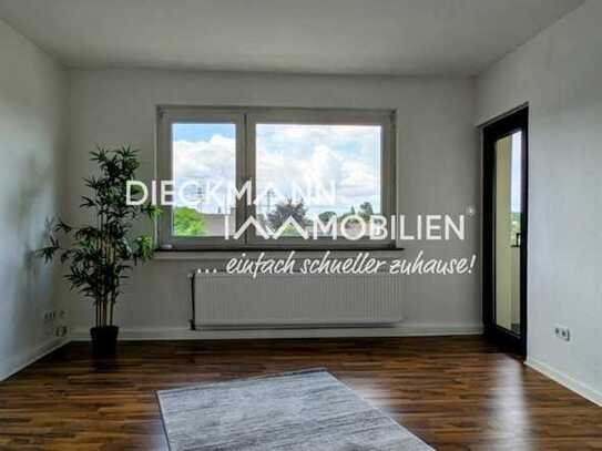 Familienwohnung: 4 Zimmer, Balkon & Parkplatz