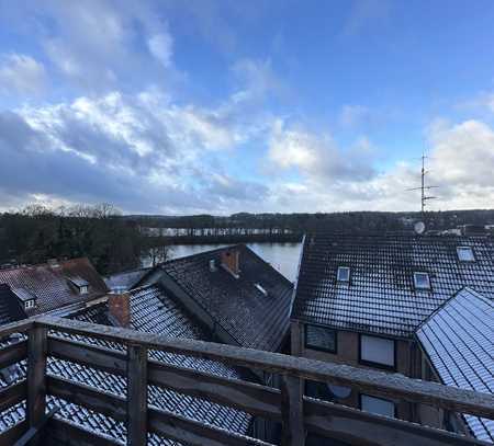 ++Charmante Dachgeschosswohnung mit 2 Etagen, Dachterrasse und Seeblick – Direkt im Zentrum von Möll