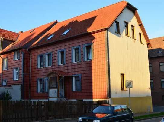 Großzügige Wohnung im 1 Obergeschoss! Badewanne, Garten-Hofanteil in Schöningen