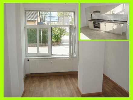 2-Raum-Whg mit schönem Laminatboden und großer Wohnküche mit EBK