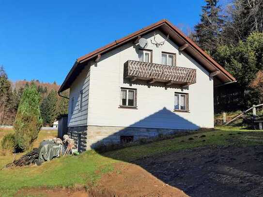 Bei Jandelsbrunn - Uriges Haus am Waldesrand mit neuer Halle für nur 265.000,--