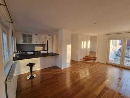 Exclusive renovierte 2-Zimmer Wohnung mit Balkon, EBK in Waiblingen Neustadt