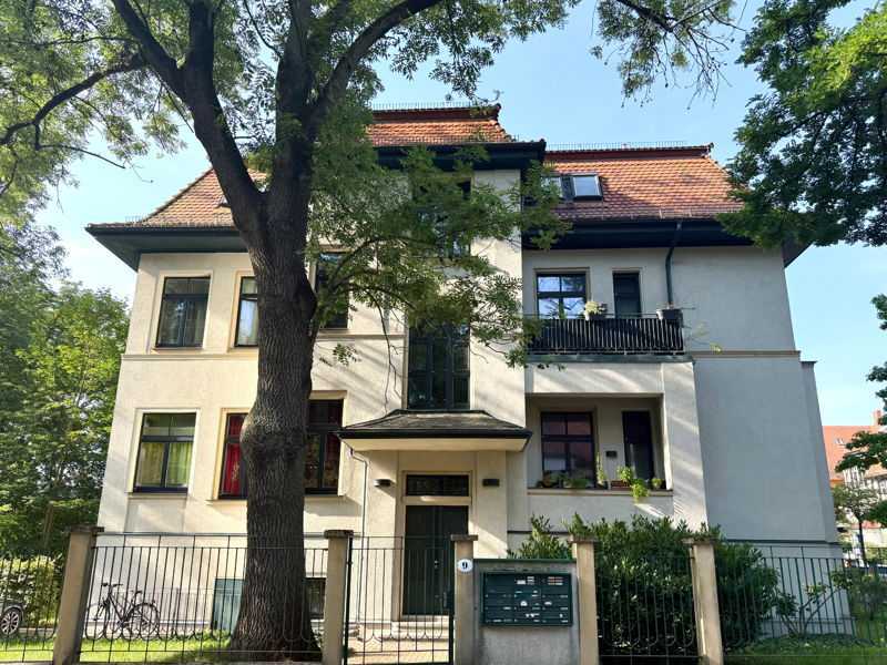 Bezugsfreie 2-Zimmer-Wohnung mit 2 Balkonen im beliebten Loschwitz!