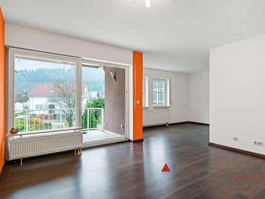 Helle 2 Zimmer-Wohnung mit großem Balkon (mit Neckarblick), Einbauküche und TG-Stellplatz