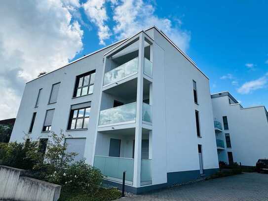 ** Neuwertige Wohnung, zentrumsnah, großer Balkon **