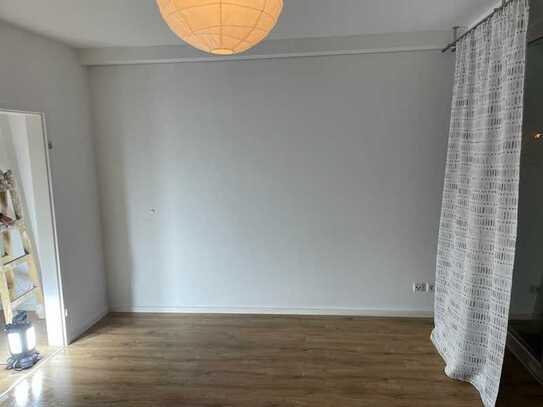 Modernisierte 2-Raum-Wohnung mit Balkon und EBK in Erfurt-99089