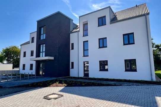 Neubau! Exzellente 3 Zimmer DG-Wohnung mit Sonnendachterrasse und unverbaubarem Grünblick!