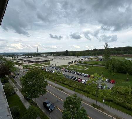 Große 1-Zimmer Wanne und Ausblick! EBK mgl. 2 KM frei!!!