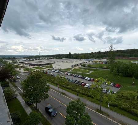 Große 1-Zimmer Wanne und Ausblick! EBK mgl.