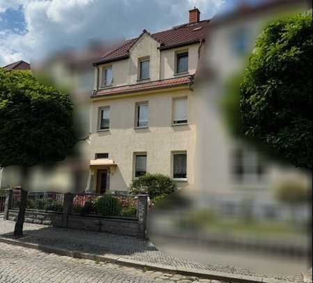 Wohnhaus mit drei Wohnungen