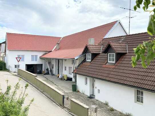Schweitenkirchen, Nähe A9, Allershausen: ehem. Bauernhof, mit 3 WE und einer Scheune neu renoviert