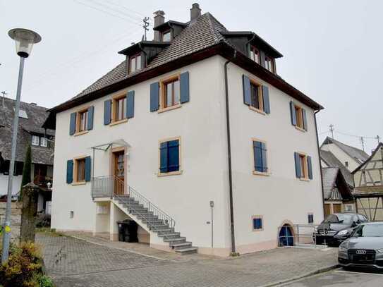 Hereinspaziert: 3-Zimmer-Altbauwohnung mit Balkon in idyllischen Sulzburg