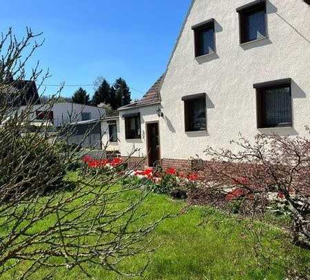 Achtung - Preissenkung! Hübsche Doppelhaushälfte mit großzügigem Grundstück in Roßwein zu verkaufen