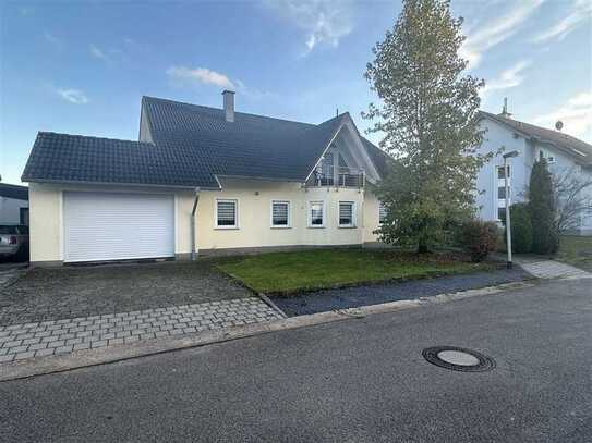 Traumhaftes Einfamilienhaus mit Garten/Außen Pool/Sauna/ und Garage