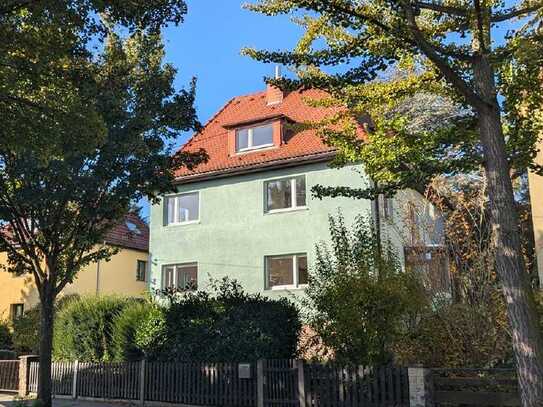 Platz für die ganze Familie: 5 Zimmer, Balkon & großer Garten // EFH in Omsewitz