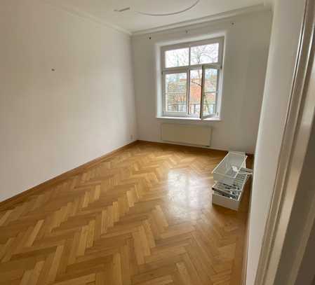 Exklusive 2-Zimmer-Wohnung mit Balkon und Einbauküche in München