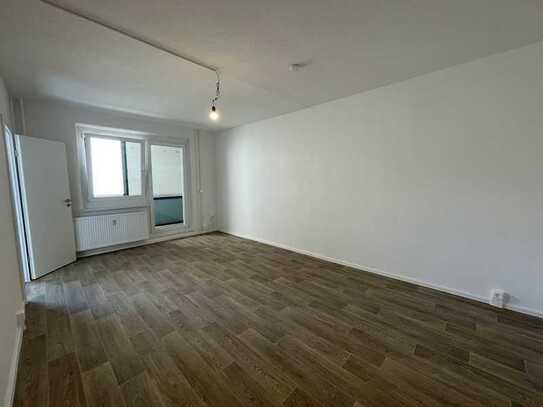 Renovierte 1-Zimmer-Wohnung mit Balkon in der 1. Etage