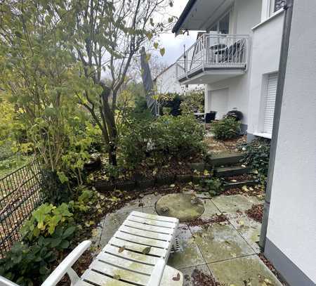 Schöne, helle 2-Zimmer-Souterrain-Wohnung mit Terrasse in unverbaubarer ‚grüner‘ Lage von Menden