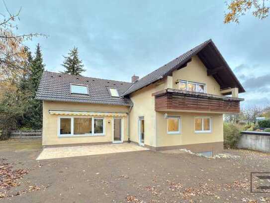 Großzügiges Ein- bis Zweifamilienhaus mit eingewachsenem Garten und Terrasse in Bayreuther Toplage!