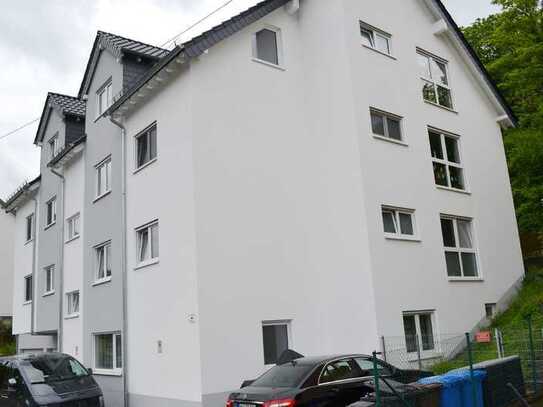 Moderne, großzügige Vier-Zimmer-Wohnung mit Garage in ruhiger Lage von Koblenz-Niederberg.