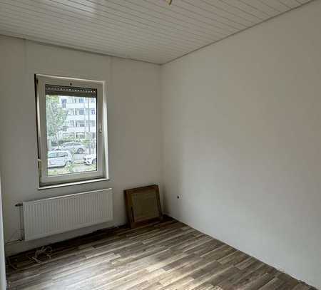 Renovierte 2 ZKB Wohnung mit kl. Gartenanteil