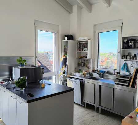 Stilvolle, neuwertige 2-Zimmer-Wohnung mit Balkon in Neuffen