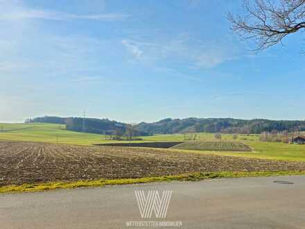 Friedliches Wohngebäude am Waldrand mit eindrucksvoller Grundstücksfläche – Bieterverfahren