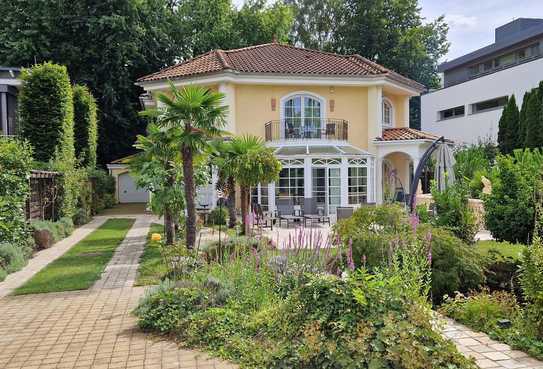 Eine Oase in Müngersdorf - Villa mit Indoor-Schwimmbad