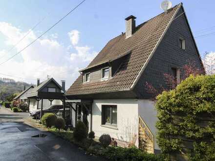 Traum vom Eigenheim! Renovierungsbedürftiges EFH mit Kamin, Sauna und Carport