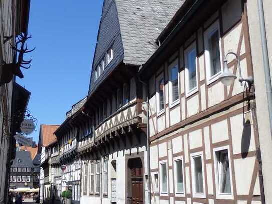 Stimmungsvolle 3-Zimmer-DG-Wohnung mit Balkon und EBK in Marktplatznähe