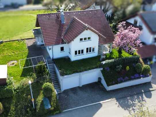 Weihnachtswunsch erfüllen: Idyllisches Einfamilienhaus mit Einliegerwohnung und tollem Garten