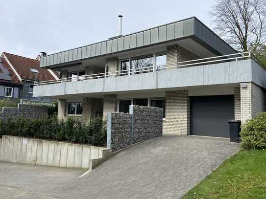 Helle 5,5-Zimmer-Wohnung mit Garten und Terrasse in freistehendem Zweifamilienhaus