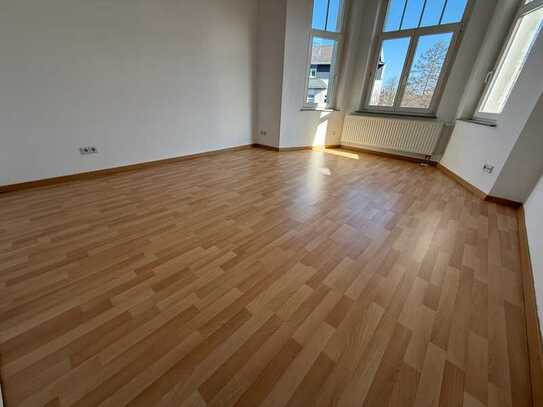 Ins 3. OG mit Aufzug / +++ EBK mögl. +++ / Stellplatz / frei sofort