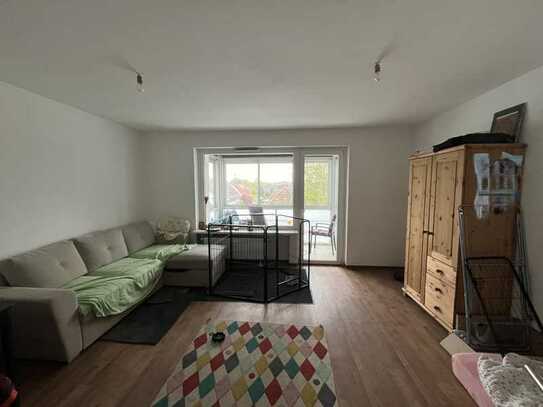 Ansprechende 1-Zimmer-DG-Wohnung mit Balkon und EBK in Lübeck
