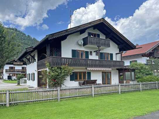 Ehemaliges, teilsaniertes Gästehaus mit Charme