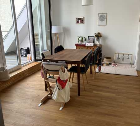 Exklusive, vollständig renovierte 4-Zimmer-Wohnung mit Balkon und Einbauküche in Berlin