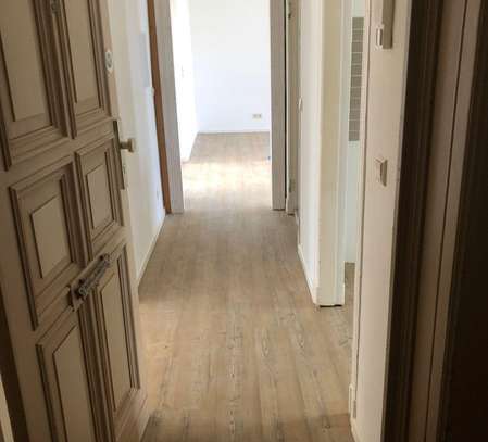 Suchen Nachmieter zum 01.12. für helle 2Z Altbau-Wohnung in Berlin Pankow-Wilhelmsruh