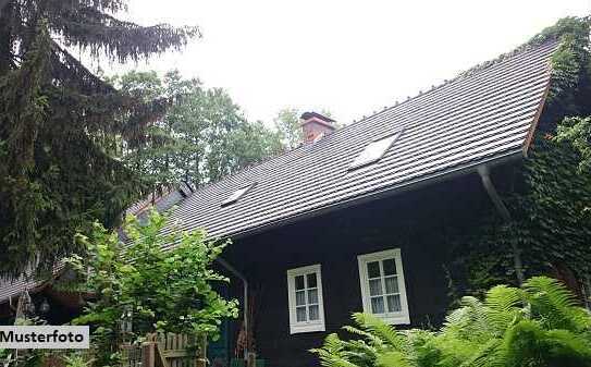 Ferienhaus in Holzbauweise auf großen Grundstück