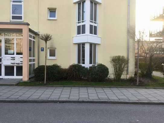 provisionsfrei - Freundliche 2-Zimmer-Erdgeschosswohnung mit Balkon in München Trudering