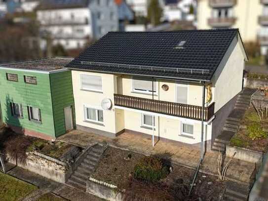 +++Attraktives Ein- bis Zweifamilienhaus mit Südwest-Balkon, Terrasse und sonnigem Garten, Doppel...