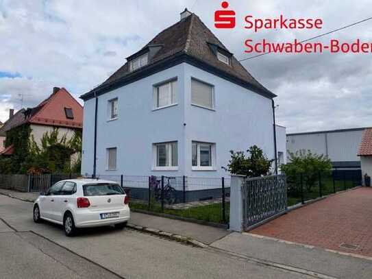 Kapitalanlage und Eigenheim: 3-Familienhaus mit freier Erdgeschosswohnung!