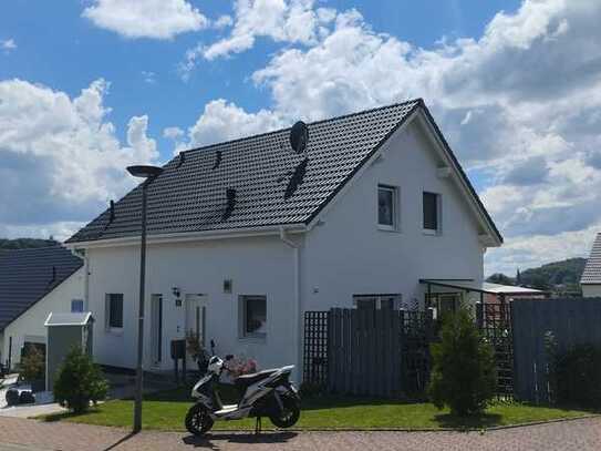 Einfamilienhaus mit Einliegerwohnung in idyllischer Lage