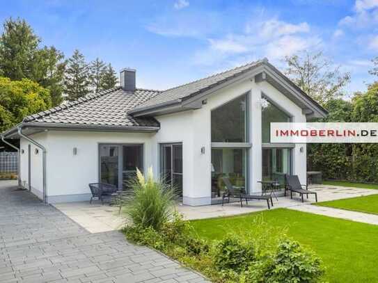 IMMOBERLIN.DE - Energieeffizienter Bungalow mit großer Westterrasse in familienfreundlicher Lage