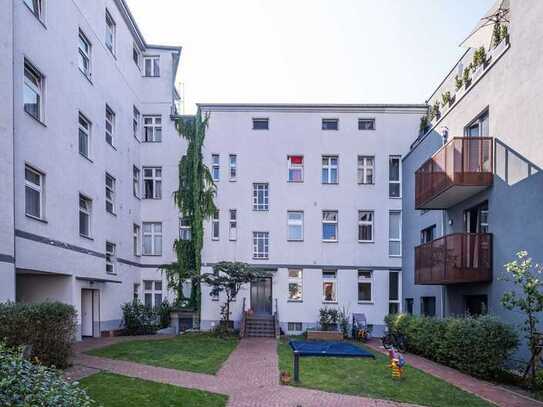 Altbau-Investment: Vermietete 2-Zimmer-Wohnung in Neukölln