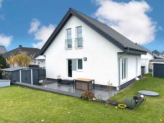 Hochwertiges Einfamilienhaus KfW55 mit PV-Anlage, Garage & Carport – Hightech und Eleganz