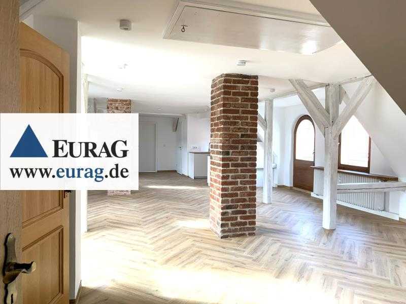                                                               N-G&auml;rten h.d. Veste: Tolle 2,5-Zi-Whg. im 3. OG/DG, Balkon, EBK                                                       in Uhlandstraße (Nürnberg)